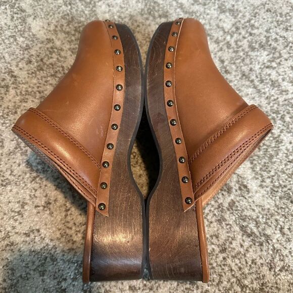 Madewell The Cecily Clog in Oiled Leather 8 - Picture 7 of 9